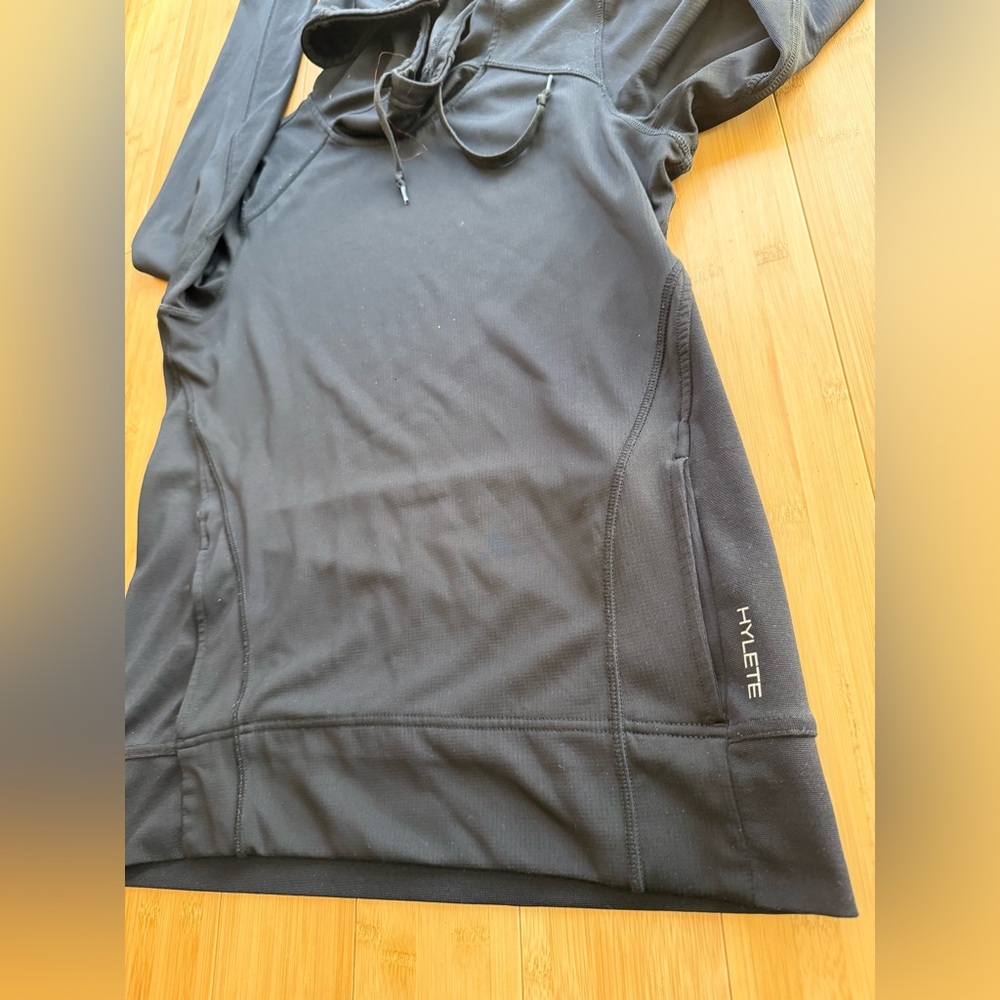 HYLETE: hoodie
medium long sleeve s
Side pockets
designed in California - Picture 15 of 16